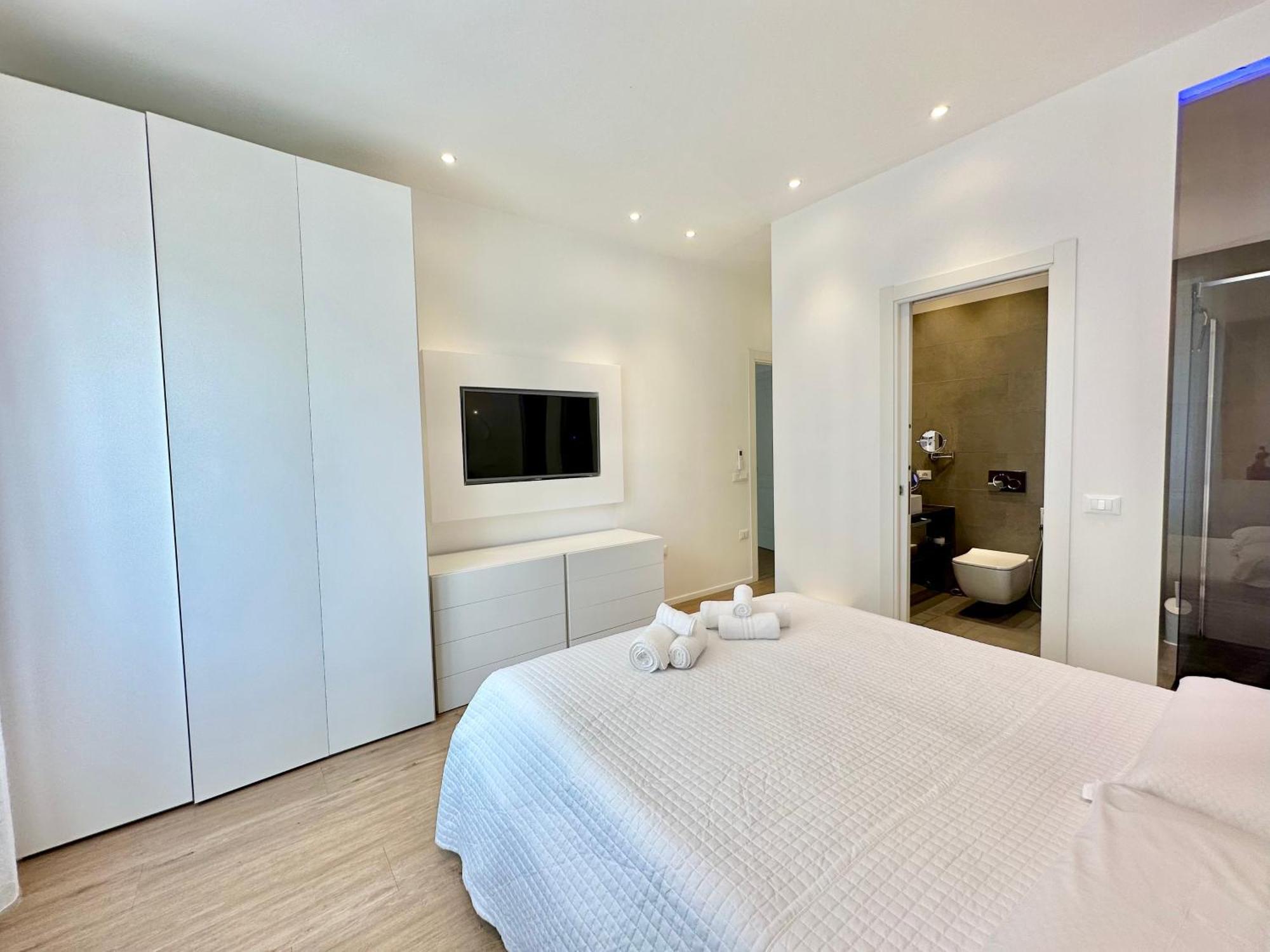 Ceo Luxury Suite Di Кальярі Екстер'єр фото